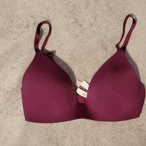 Victoria's secret t shirt lightly lined 32c